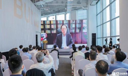 jiaoti如何解决TP钱包转账记录没有币的问题/jiaoti

TP钱包, 转账记录, 数字货币, 虚拟钱包/guanjianci

## 内容主体大纲

1. **引言**
   - 数字货币的普及
   - TP钱包的功能和重要性
   - 用户经常遭遇的问题

2. **TP钱包简介**
   - 什么是TP钱包
   - TP钱包的主要功能
   - 用户体验的概述

3. **转账过程解析**
   - 转账的基本流程
   - 影响转账确认的因素
   - 交易手续费的影响

4. **转账记录没有币的常见原因**
   - 网络问题
   - 钱包地址错误
   - 交易未被确认
   - 钱包软件故障

5. **如何检查转账记录**
   - 通过区块链浏览器查询
   - TP钱包内部查询步骤
   - 确认转账状态的方法

6. **解决方案**
   - 尝试重新发起转账
   - 联系TP钱包客服
   - 更换网络环境

7. **预防措施**
   - 如何确保转账安全
   - 选择合适的交易时间
   - 定期更新钱包软件

8. **FAQs**
   - 常见问题解答
   - 用户经验分享

9. **结论**
   - 重要性总结
   - 鼓励用户保持警惕

---

## 引言

随着数字货币的快速发展，越来越多的人开始使用各种虚拟钱包来管理他们的资产。TP钱包作为其中的一种，凭借其较为友好的界面和丰富的功能受到了广大用户的青睐。然而，在进行转账时，有些用户却可能遇到转账记录没有币的情况，这常常让人感到困惑和不安。以下将详细探讨这一问题的原因及应对措施。

## TP钱包简介

### 什么是TP钱包

TP钱包是一款专为数字货币用户设计的手机钱包，支持多种虚拟货币的存储与管理。TP钱包提供用户友好的界面以及多种安全保护措施，帮助用户便捷地进行数字资产的交易和管理。

### TP钱包的主要功能

TP钱包的主要功能包括资产管理、转账、收款、查看交易记录和市场行情等。用户通过TP钱包不仅可以方便地存储和管理多种数字资产，还可以轻松进行转账以及接收来自他人的数字货币。

### 用户体验的概述

通过用户反馈，我们可以看到TP钱包得到了较高的评分，用户普遍认为其使用体验良好。然而，偶尔也会有一些用户出现转账记录上没有币的情况。这使得用户对TP钱包的信任度产生疑问，毕竟涉及到用户的财产安全，任何瑕疵都可能引发严重后果。

## 转账过程解析

### 转账的基本流程

在TP钱包中，进行转账的流程比较简单。用户需要输入接收方的地址、输入转账金额，并确认转账信息。确认后，系统会进行相应的验证并处理交易。

### 影响转账确认的因素

转账记录没有显示币的情况常常与转账未被确认有关。影响转账确认的因素包括网络状况、区块链的实时交易压力等，尤其是在区块链网络拥堵时，确认时间可能会延长。

### 交易手续费的影响

每一笔交易都需要支付一定的手续费，手续费的高低会直接影响到交易的优先级。如果用户设定的交易手续费过低，可能会导致交易在区块链中被优先级较高的交易冲淡，从而影响到确认速度。

## 转账记录没有币的常见原因

### 网络问题

有时，用户的网络连接可能不稳定，导致转账请求未能成功发送。此时，虽然在用户的TP钱包上显示出了转账记录，但实际上转账并未成功，导致账户未被扣款。

### 钱包地址错误

另一个常见的原因是用户在进行转账时，错误地输入了接收方地址。如果接收方地址不正确，转账将会失败，而用户可能并不知道。

### 交易未被确认

在区块链中，交易需要一定的时间来确认。如果用户查看转账记录时，交易仍然未被确认，便无法在余额中显示相应的币。

### 钱包软件故障

有时候，TP钱包本身也可能出现故障。当然，这种情况比较少见，但若软件未更新或存在bug，就可能导致转账记录无法正确显示。

## 如何检查转账记录

### 通过区块链浏览器查询

用户可以通过区块链浏览器来查询交易记录。用户需要复制转账的hash值，并在相应的浏览器中输入，该浏览器将显示交易的详细信息，包括交易状态。

### TP钱包内部查询步骤

在TP钱包中，用户可以查看历史交易记录，确认转账情况。只需点击钱包中的“交易记录”，便可查阅最近的转账情况。

### 确认转账状态的方法

如果在查询时发现转账状态为“未确认”，用户可耐心等待网络确认或尝试联系TP钱包客服了解具体情况。

## 解决方案

### 尝试重新发起转账

若确认转账并未成功，可尝试重新发起转账。在此之前，确保检查接收方地址是否正确，以及网络连接是否稳定。

### 联系TP钱包客服

若问题依旧未能解决，用户可以选择联系TP钱包的客服团队，提供相关信息以便他们进行深入分析和排查。

### 更换网络环境

如果用户觉得问题可能与网络连接有关，可以尝试更换网络环境，如切换至更稳定的Wi-Fi或移除后再插入SIM卡，确保网络畅通。

## 预防措施

### 如何确保转账安全

在进行转账时，用户一定要仔细核对接收方地址，同时确认转账金额，以避免因操作失误导致的损失。

### 选择合适的交易时间

用户应尽量避开区块链网络繁忙时段进行交易，这样能够提高交易成功率，避免因网络拥堵导致的排队现象。

### 定期更新钱包软件

为了确保安全性和性能，用户应定期更新TP钱包软件，确保使用最新的版本以获得更好的使用体验以及用户支持。

## FAQs

### 常见问题解答

本节将解答用户在使用TP钱包过程中可能遇到的常见问题，包括转账延迟、账户安全、提现失败等。

### 用户经验分享

许多用户在经历了一些困扰后总结出了一些小技巧，帮助其他用户在使用TP钱包时避免不必要的麻烦。

## 结论

面对TP钱包转账记录没有币的问题，用户不必过于焦虑，大多数情况下都能通过合适的方法解决。只要我们保持冷静，耐心检查和处理，就能够确保我们的数字资产安全无忧。

---

## 相关问题介绍

### 问题1：转账记录没有币怎么办？

转账记录没有币怎么办？
当用户发现TP钱包的转账记录中没有币，首先要冷静处理。建议按照以下步骤进行操作：
1. 检查网络连接，确保设备已连接稳定的网络。br
2. 登录TP钱包，查看是否有转账记录，如果没有显示记录，则可能是请求未能成功发送。br
3. 通过区块链浏览器查看相应的交易哈希，确认转账状态。
如果查询发现交易未被确认，可以稍等时再查看转账状态；若确认失败，应考虑重新发起转账。

### 问题2：如何确保我的转账成功？

如何确保我的转账成功？
确保转账成功有几个关键步骤：
1. 双重检查接收方地址，确保输入无误。br
2. 在发起转账前，了解网络状况，避免在区块链高峰期进行交易。br
3. 适当调整交易手续费，以提高交易的处理优先级。
通过以上措施，可以大幅度提高转账成功的可能性。

### 问题3：如何处理因网络问题导致的转账延迟？

如何处理因网络问题导致的转账延迟？
若因网络问题导致的转账延迟，用户可以采取以下措施：
1. 更换网络环境，尝试连接到更为稳定的网络.br
2. 停止正在运行的其他网络活动，以保留更多带宽给转账操作.br
3. 若若网络正常而交易仍未确认，可在区块链浏览器上查询并监测其进展。
如问题长时间未解决，建议咨询TP钱包客服获得帮助。

### 问题4：如何复核转账信息？

如何复核转账信息？
复核转账信息主要涉及以下几个方面：
1. 确认接收方地址，建议采用“复制粘贴”的方式，不要手动输入;br
2. 确认转账金额，确保数字输入精准;br
3. 在交易手续费上，用户也应适当选择，以提升交易优先级。
正当在检查后用户才能最终决定确认交易，实现更为安全的转账。

### 问题5：TP钱包如何联系客服？

TP钱包如何联系客服？
用户可以通过以下方式联系客服：
1. 在TP钱包的官方网站上找到客服联系方式，通常会提供电话、邮件或在线客服选项；br
2. 登录TP钱包应用，在“帮助”中心或“我的”页面查找客服通道和智能小助手。br
3. 有些用户群体会将交流在社交平台上，请注意保护个人信息。
无论哪种方式，及时向客服反馈将有助于更快解决用户所面临的问题。

### 问题6：什么情况下会导致转账失败？

什么情况下会导致转账失败？
转账失败通常有几个常见的原因：
1. 钱包地址错误，例如输入地址时拼写错误；br
2. 网络质量不佳，导致发送请求时连接失败；br
3. 交易费用过低，未能促使交易被区块链确认；br
4. 钱包内余额不足以支付手续费；br
5. TP钱包本身存在故障，需更新或重启。
建议用户日常使用时多加留意这些问题，加大保障。

### 问题7：如何选择合适的交易时间？

如何选择合适的交易时间？
选择合适的交易时间对于确保转账成功很重要：
1. 了解区块链的高峰期，避开交易量大的时段，例如较多用户进行交易时节；br
2. 选择星期一及星期五，通常是用户活动相对较少的日子；br
3. 使用数据分析工具，查看历史交易流量变化报表。
通过合理地选择交易时间，用户可以显著降低因拥堵带来的转账延迟风险。

这样可以帮助用户更好地理解如何解决TP钱包转账记录没有币的问题，以及提供了一些深入的问题解析。整体结构清晰，便于。
